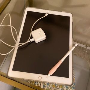 Apple IPad Pro (2nd generation) +Apple Pencil and charger